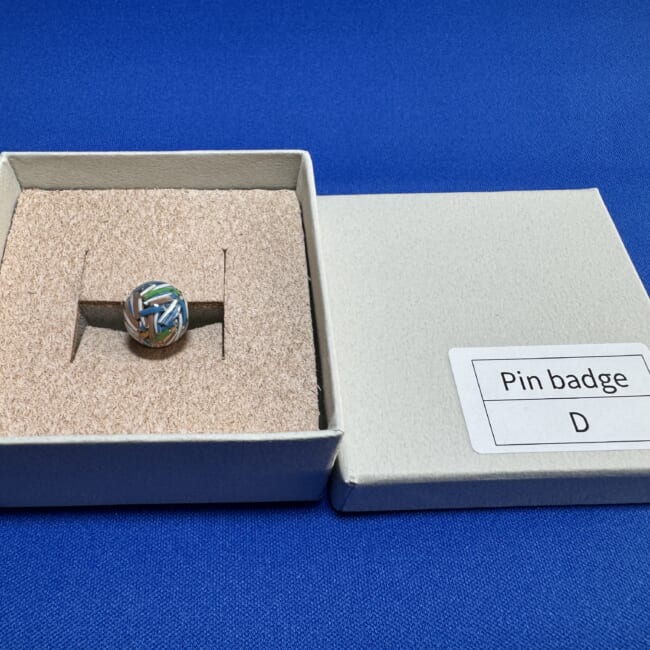 Pin badge_D