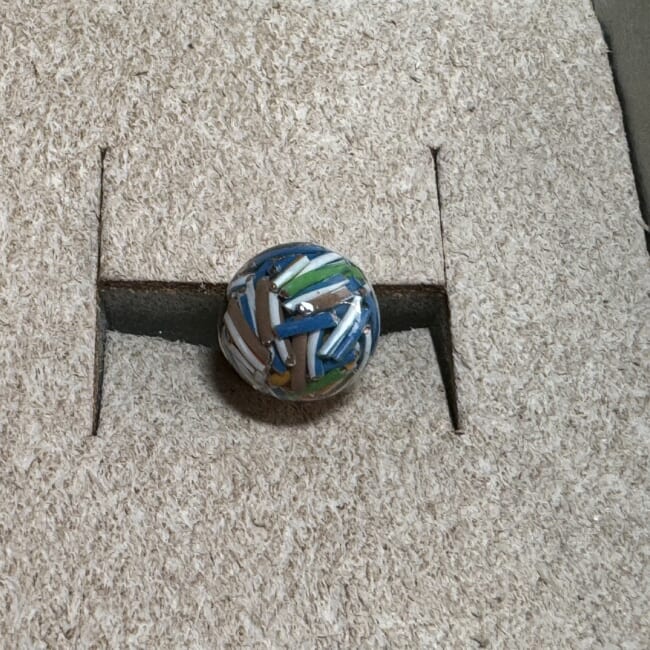 Pin badge_D